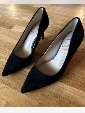Vince Camuto Black Pointed-Toe Suede Pumps
